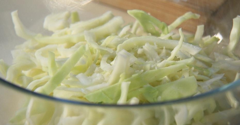 Вьетнамский салат с курицей и арахисом